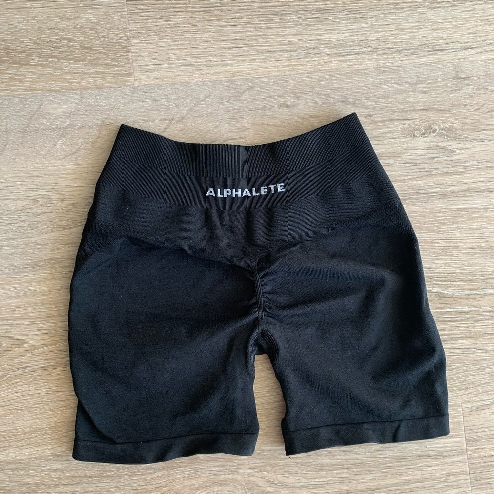 Alphalete Amplify Shorts in Black 4.5" Size Small